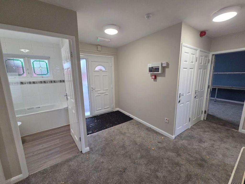 Property photo 3 of 32