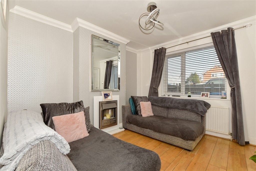 Property photo 1 of 11 Lounge