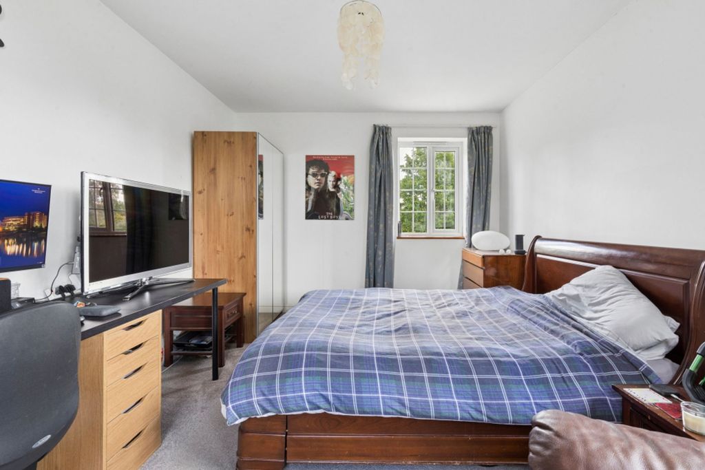 Property photo 3 of 33
