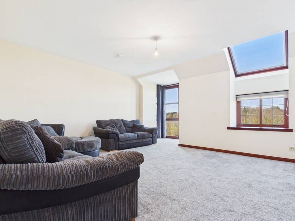 Property photo 2 of 28