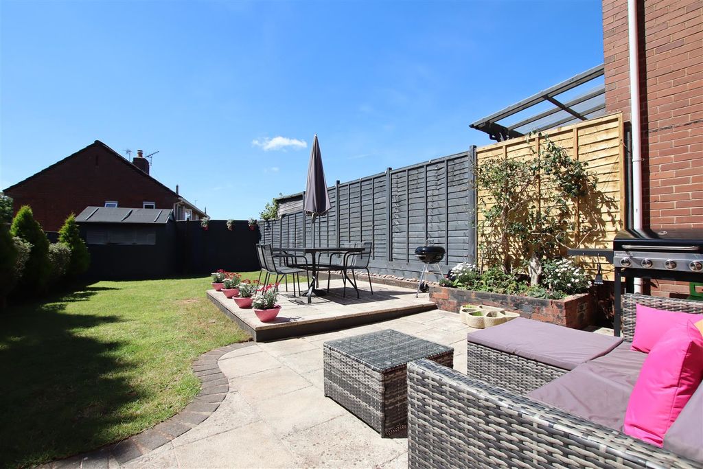 Property photo 2 of 16 Garden.Jpg