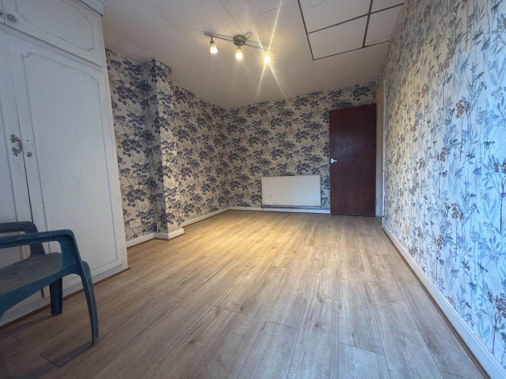 Property photo 1 of 6 One Bedroom Ground Floor Flat With Garden And Parking- Ilford