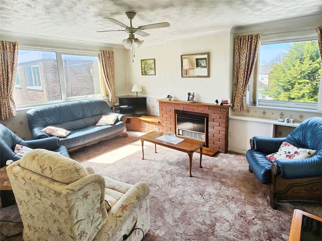 Property photo 2 of 9 Lounge