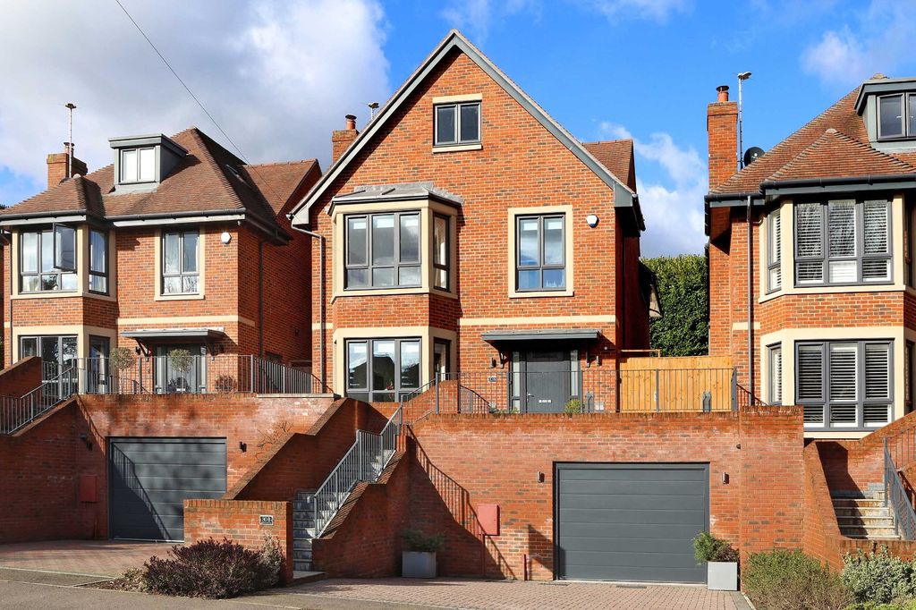 Property photo 1 of 24 Picture No. 05