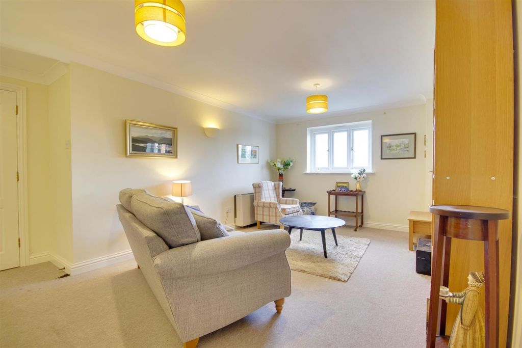 Property photo 3 of 12