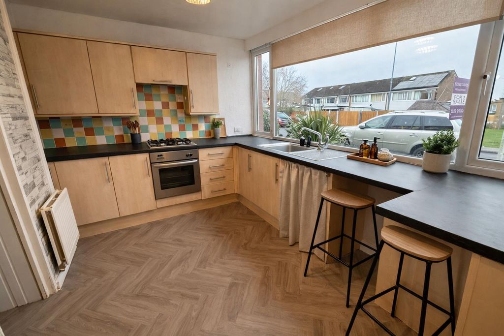 Property photo 3 of 10 952A4541-249d-42Fb-A3c0-Bd7A3d0A7A5d.Png