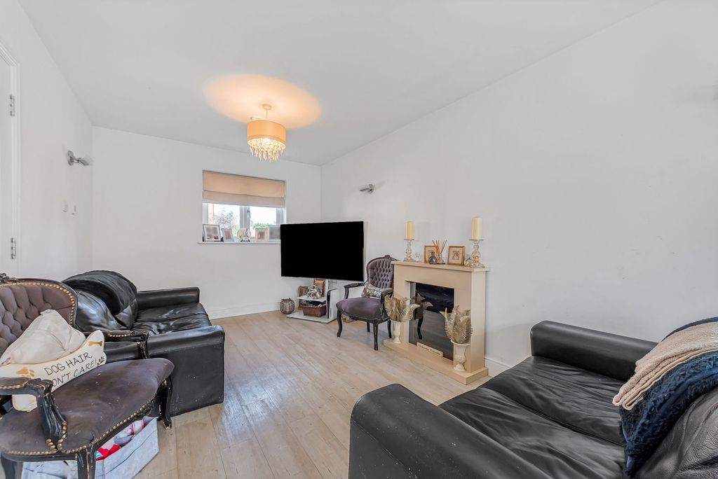 Property photo 2 of 37