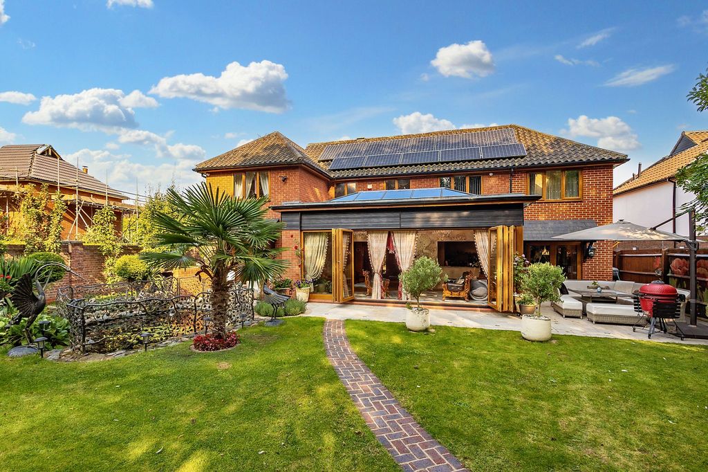 Property photo 2 of 25 Rear