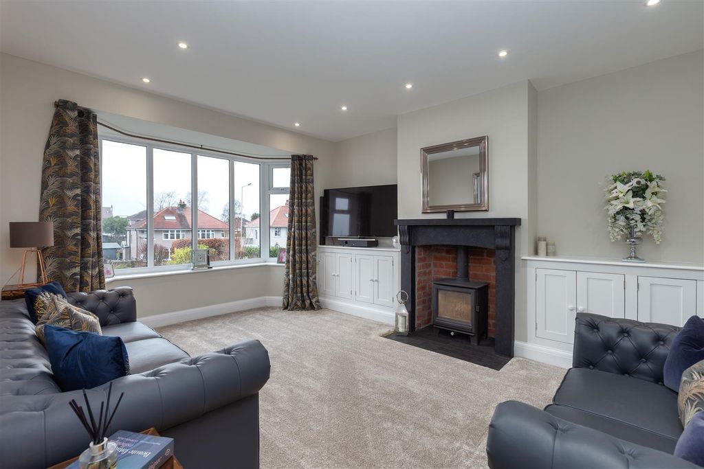 Property photo 2 of 28