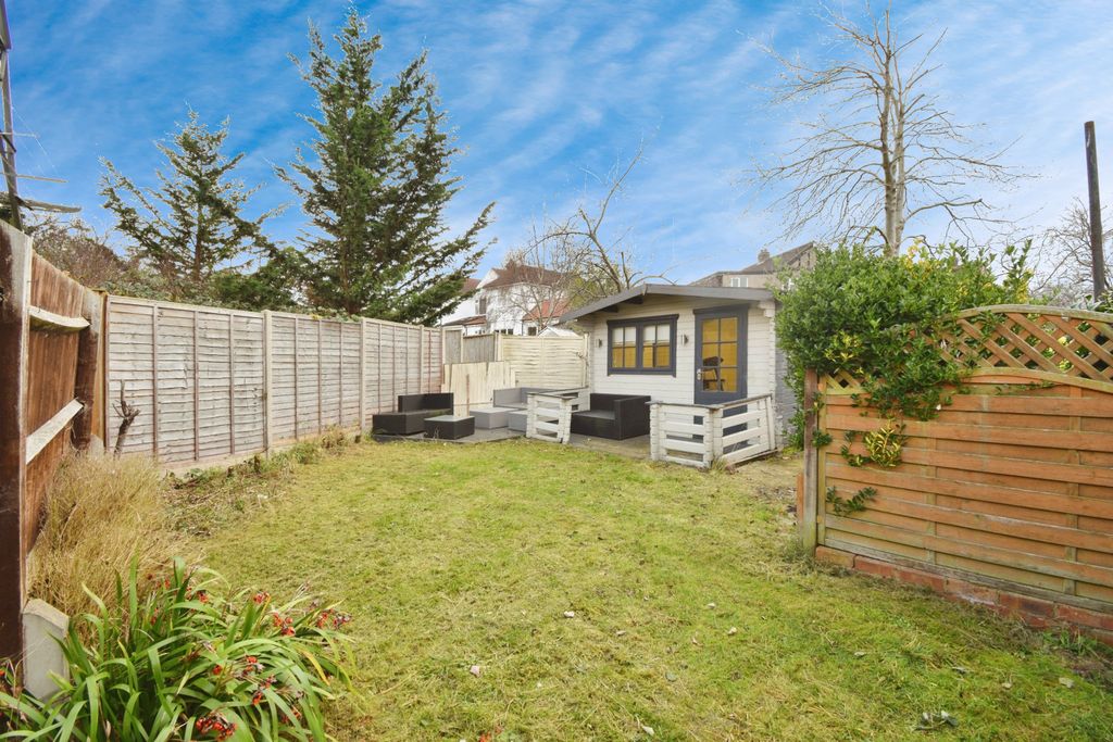 Property photo 2 of 18 Garden