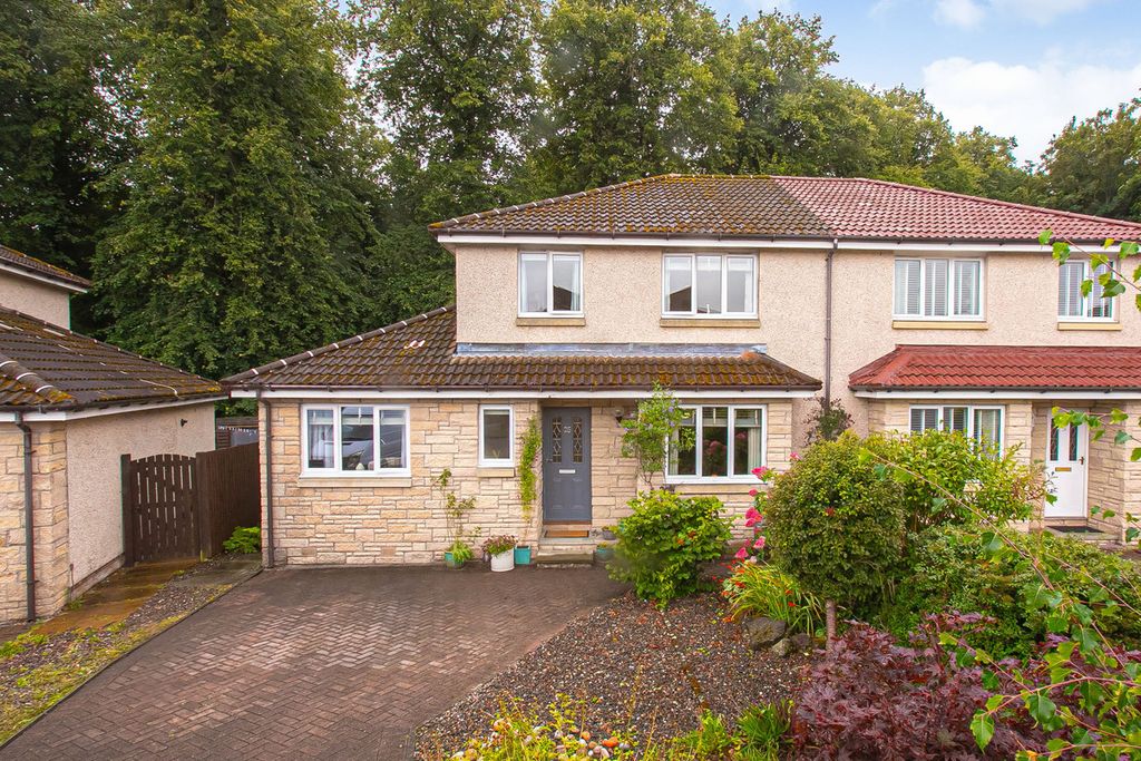 Property photo 1 of 33