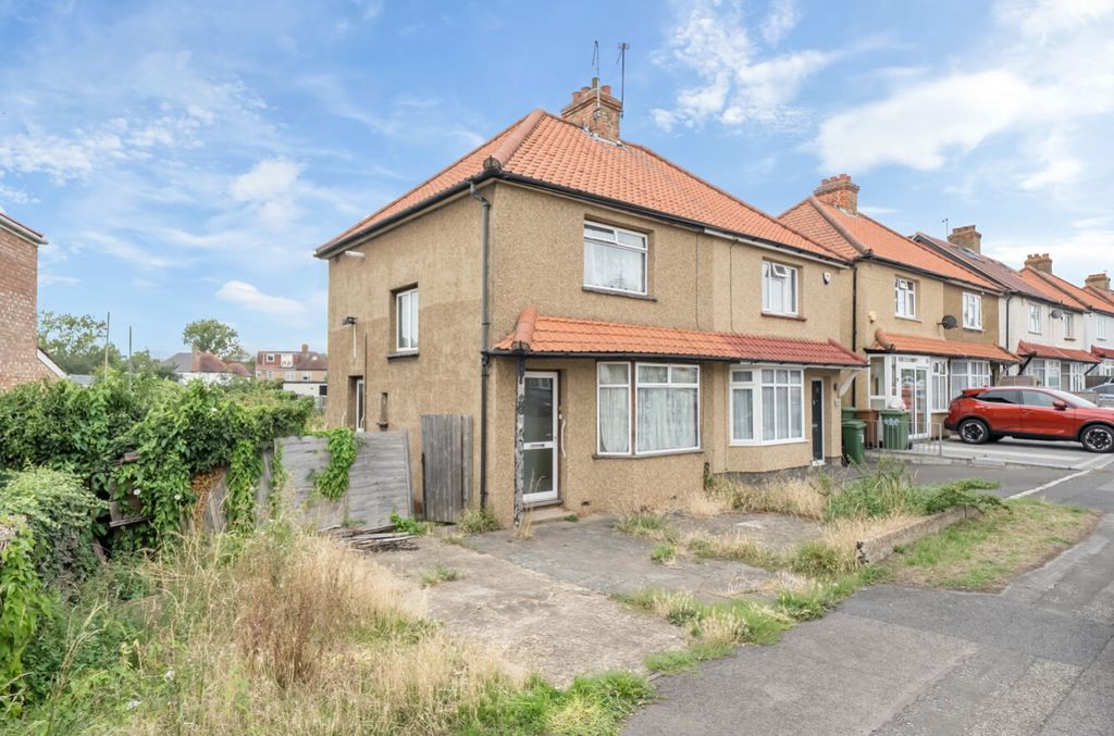 Property photo 1 of 7 Off Street Parking Ewemove Cheam Dean