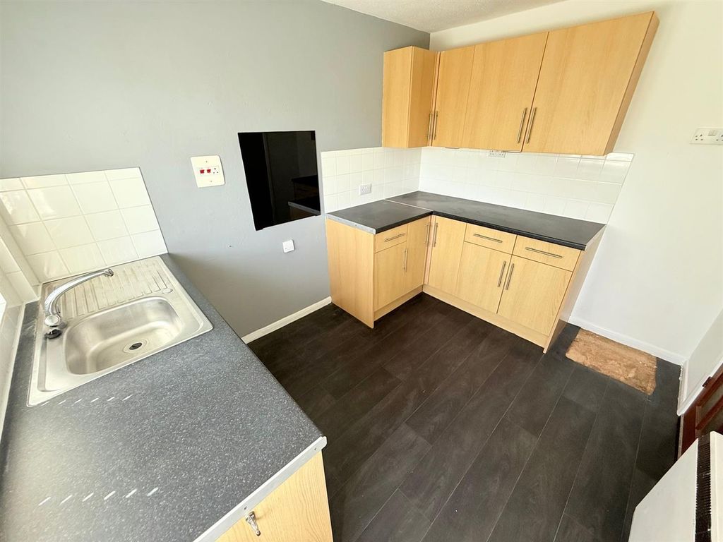 Property photo 3 of 13 Kitchen