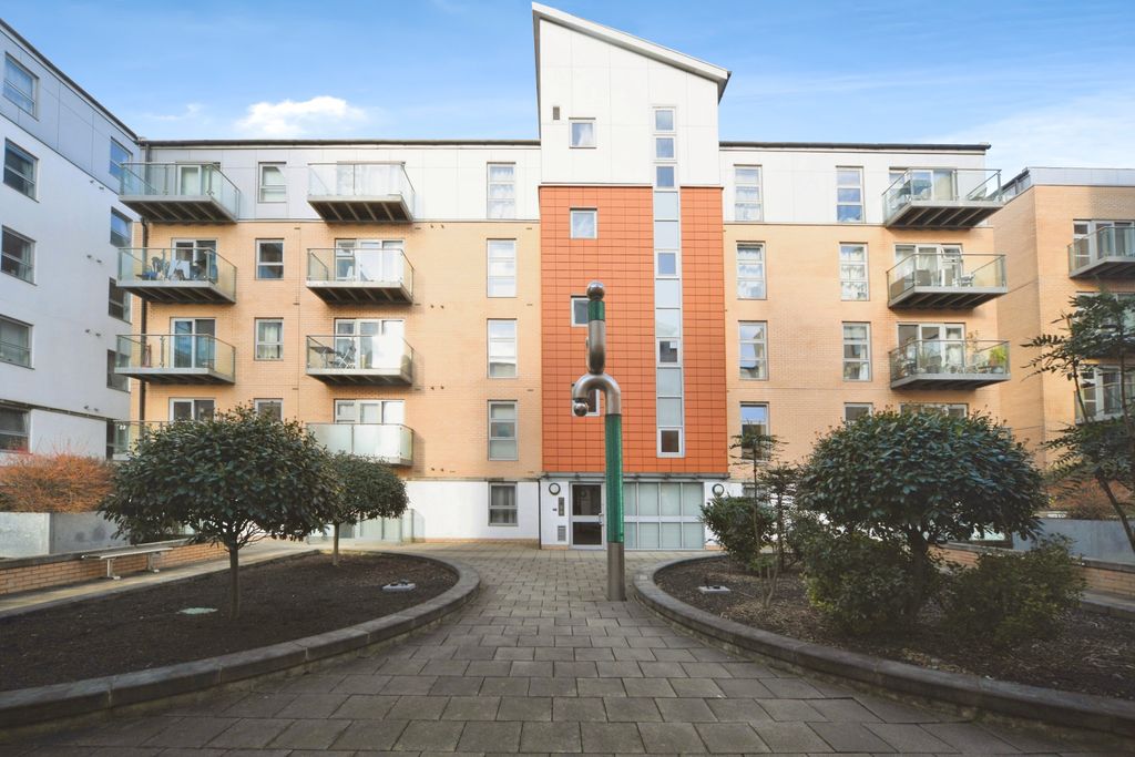 Property photo 1 of 20