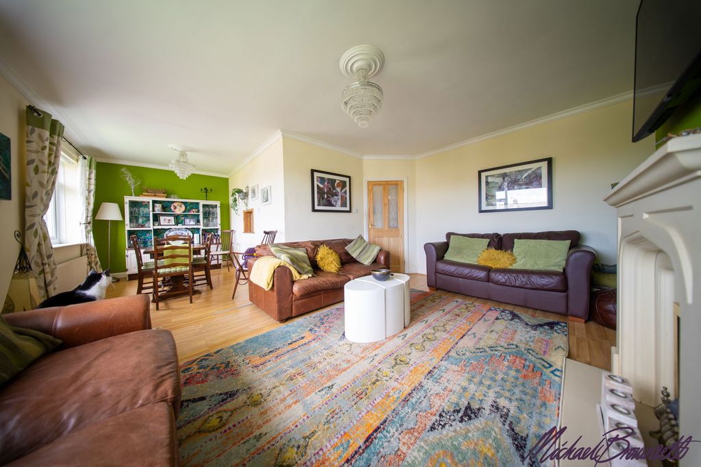 Property photo 2 of 26