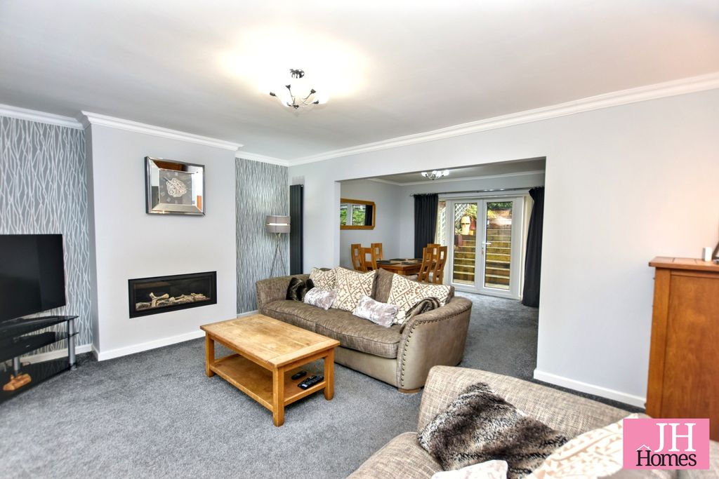 Property photo 3 of 27