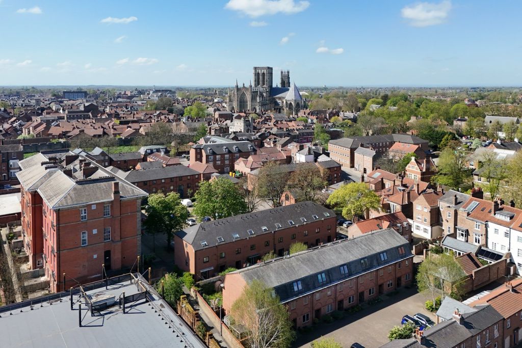 Property photo 2 of 15 Picture 2