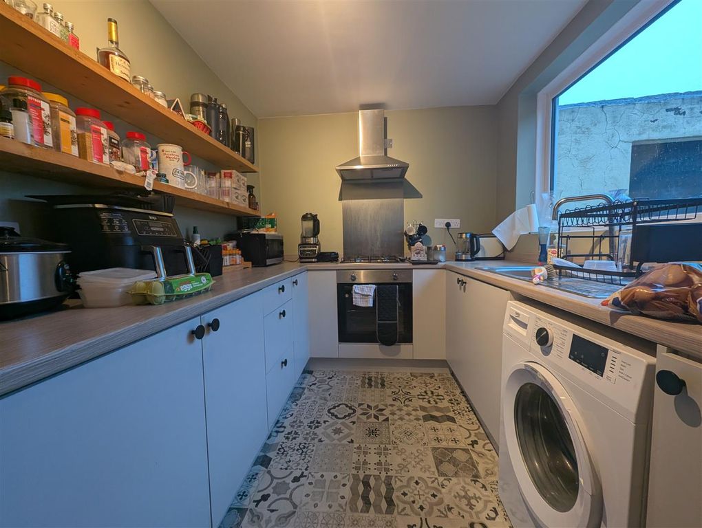 Property photo 3 of 5 Kitchen