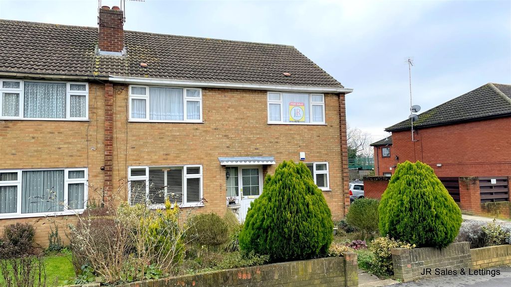 2 bed maisonette for sale Cuffley