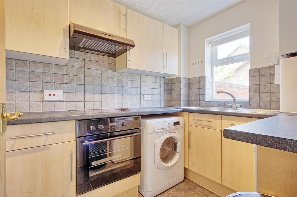 Property photo 2 of 8 Kitchen.Jpg