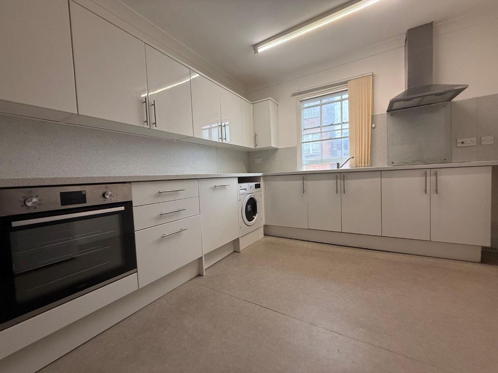 Property photo 2 of 6 F2 Kitchen.Jpg