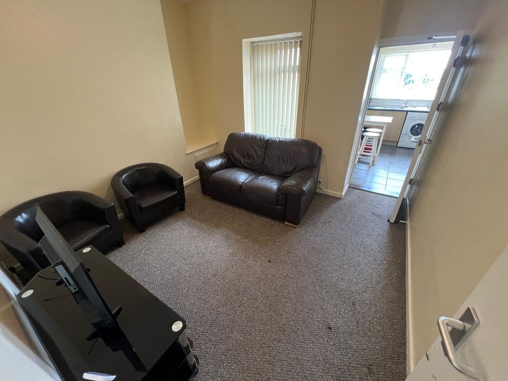 Property photo 3 of 14 16