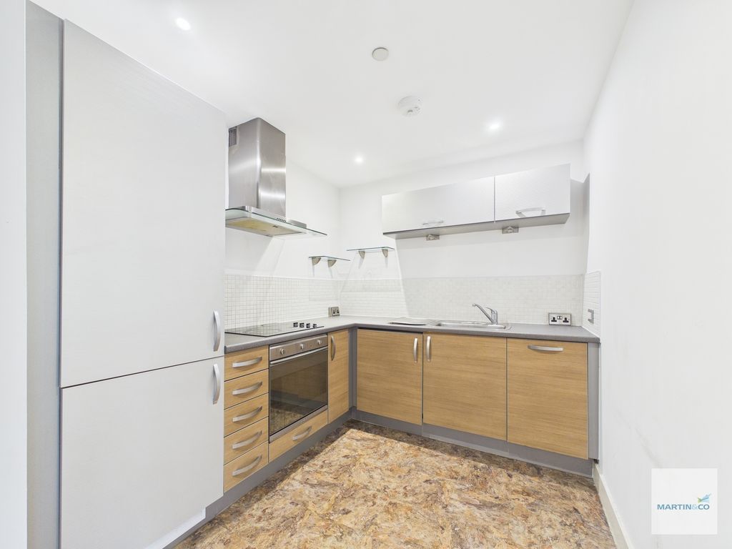 Property photo 3 of 13 Cam03394G0-Pr0464-Still006