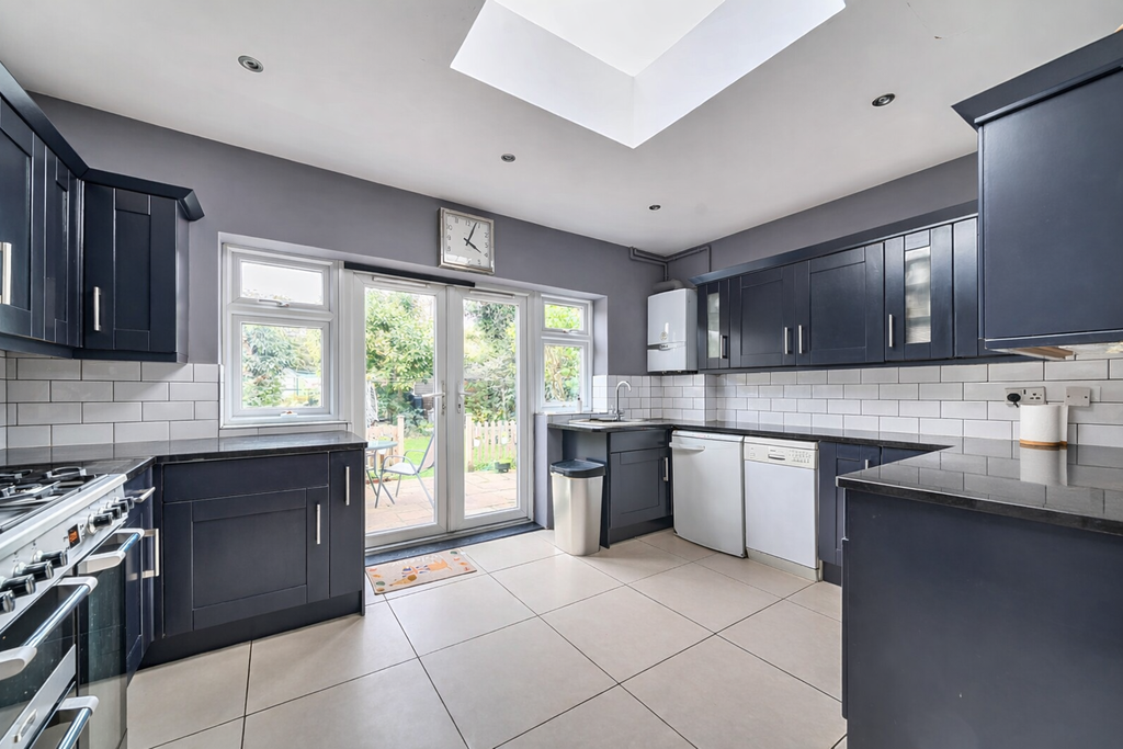 Property photo 3 of 17 Kitchen