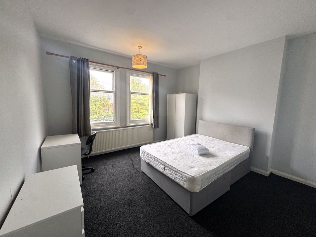 Property photo 1 of 13 Photo 10