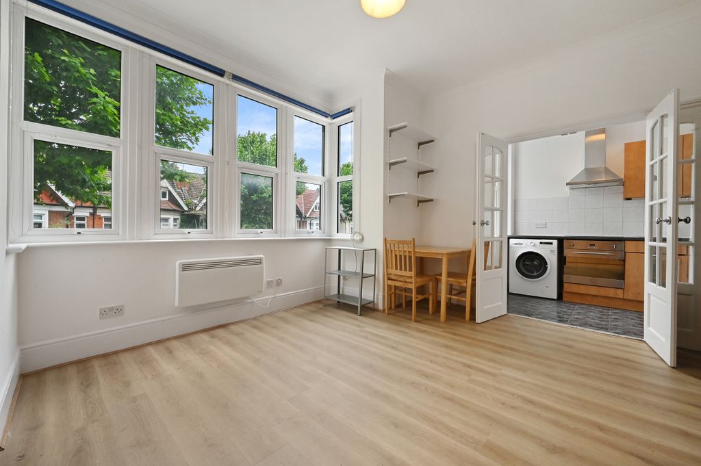 Property photo 1 of 7 Ahcs - Flat 4, 53 Blenheim Gardens - Reception6 (1).Jpg