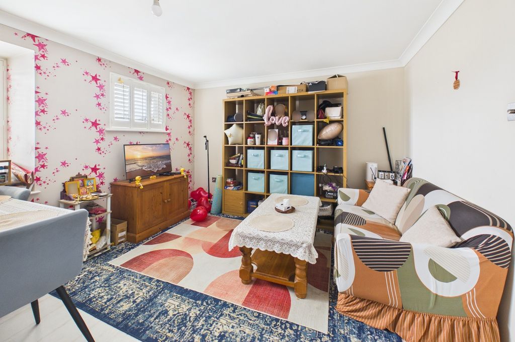 Property photo 2 of 11 Cam02545G0-Pr0565-Still014 (1)