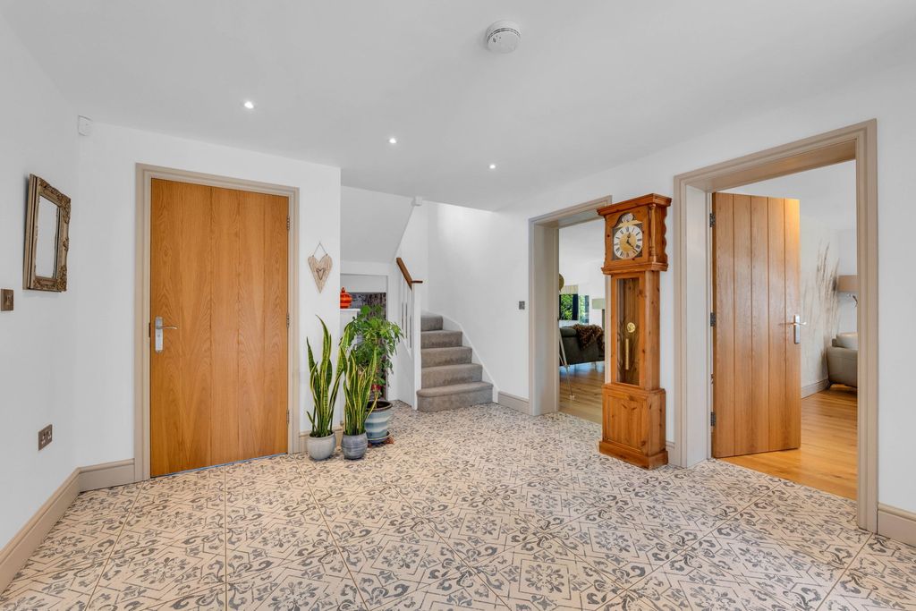 Property photo 3 of 47