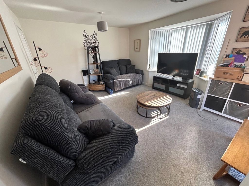 Property photo 2 of 11 Lounge