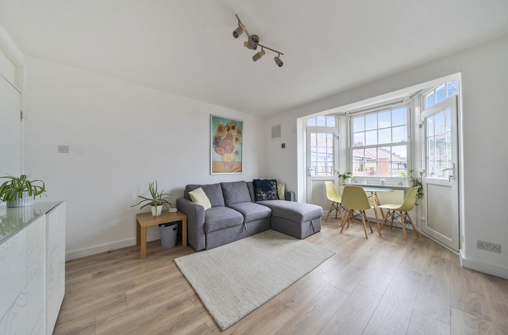 Property photo 2 of 11 1348997-13-68B6E6...