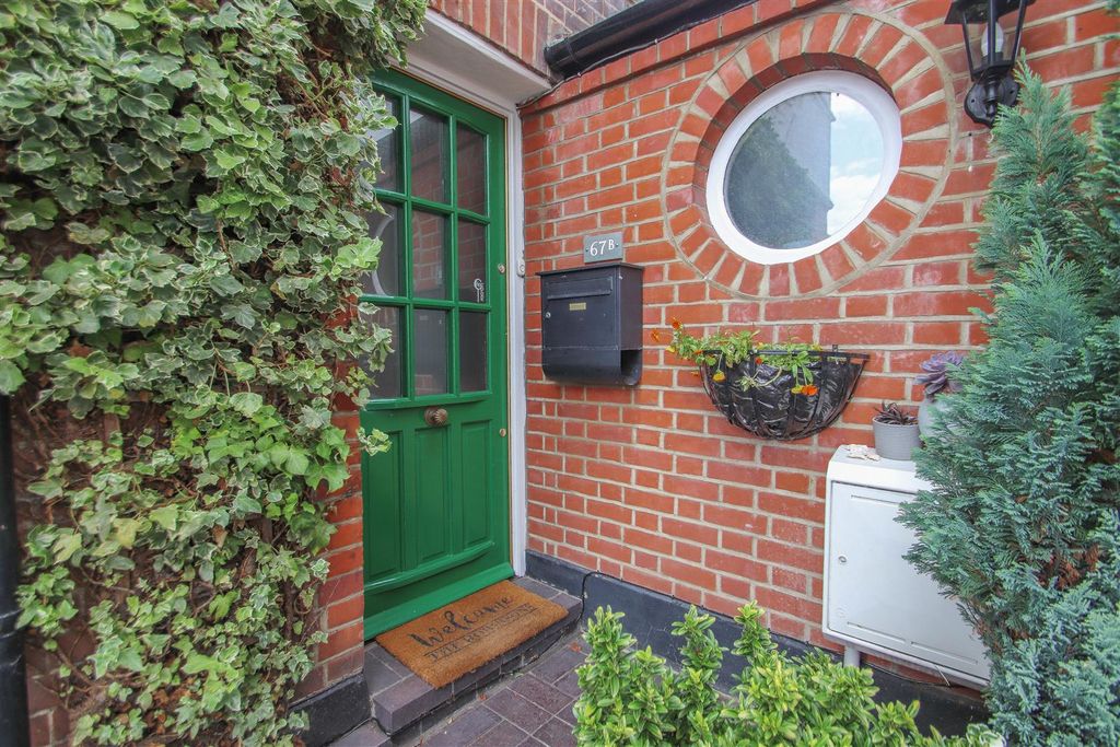 Property photo 2 of 14 Entrance