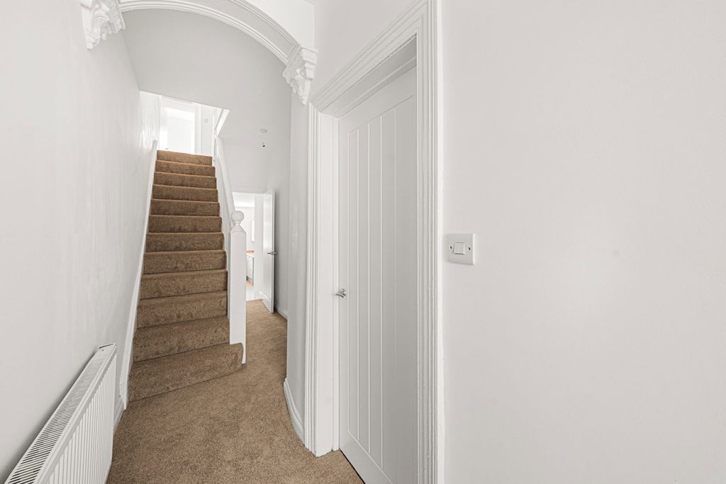 Property photo 3 of 28