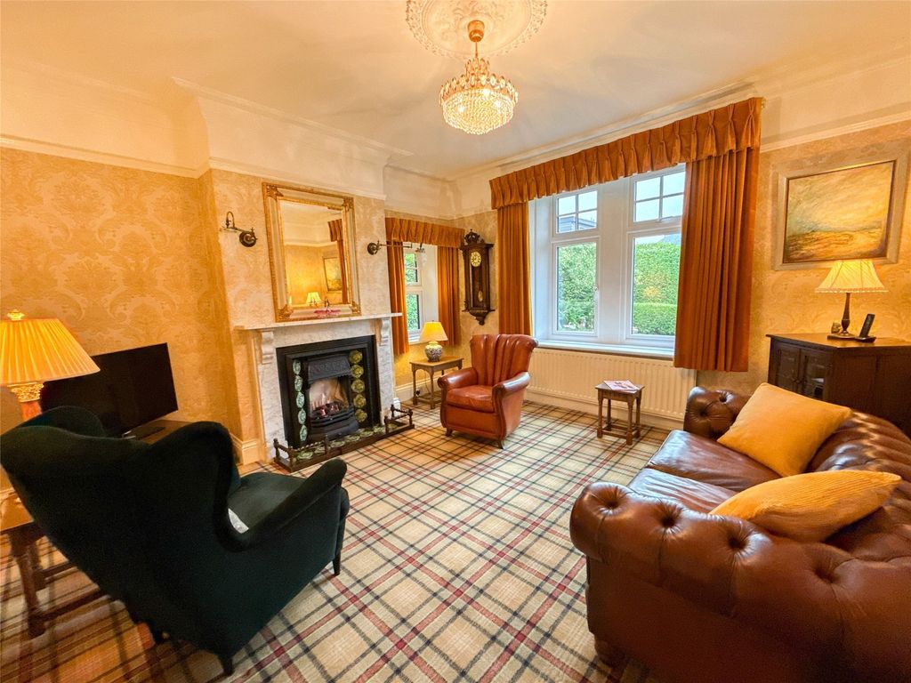 Property photo 2 of 11 Lounge