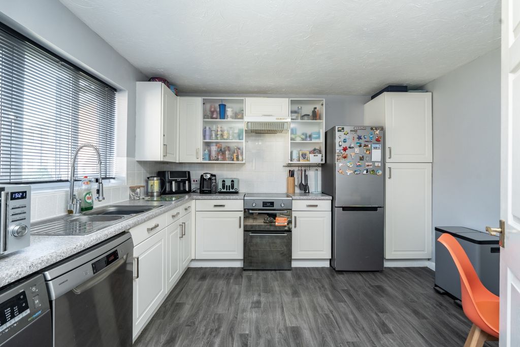 Property photo 3 of 14 3