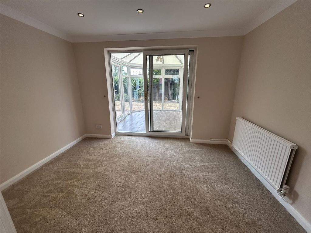 Property photo 3 of 11 Dining Room