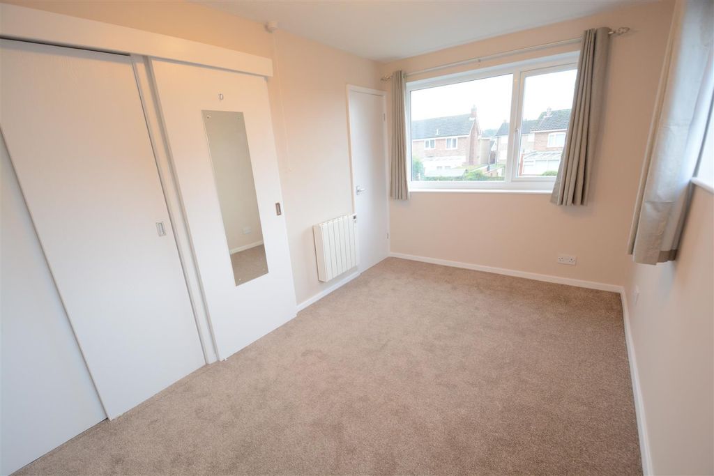 Property photo 2 of 9 Bedroom