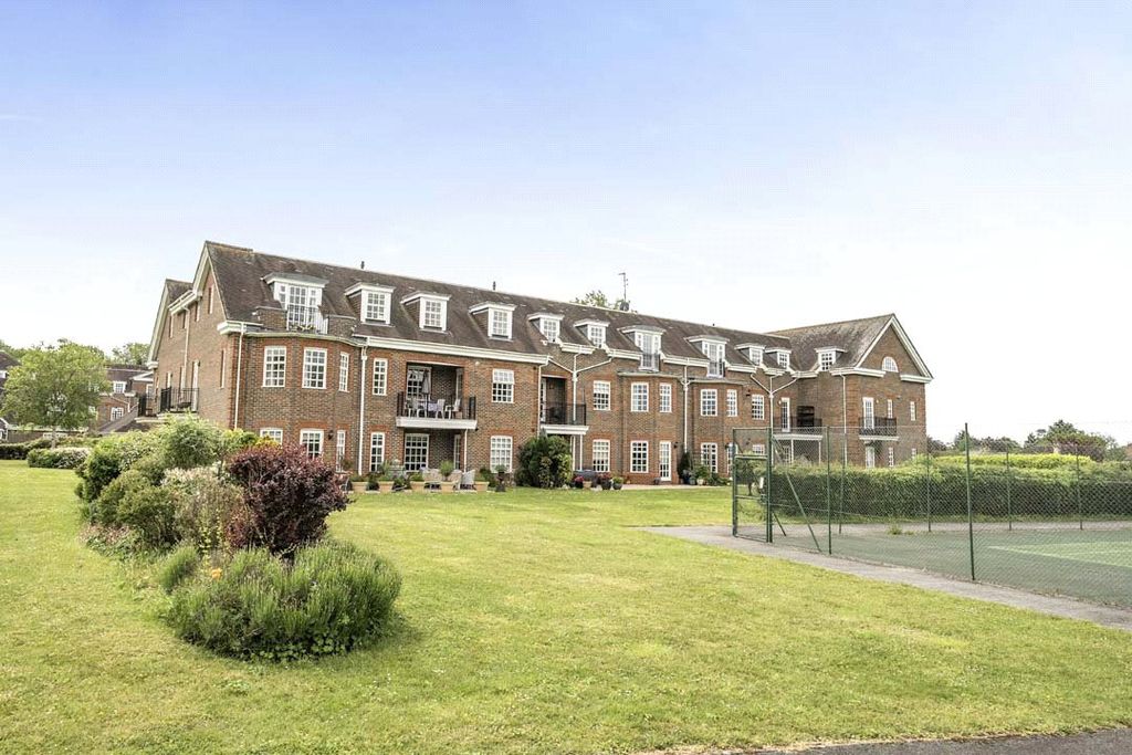 2 bed parking/garage for saleLady Cooper Court, Castle Village, Berkhamsted, Hertfordshire HP4