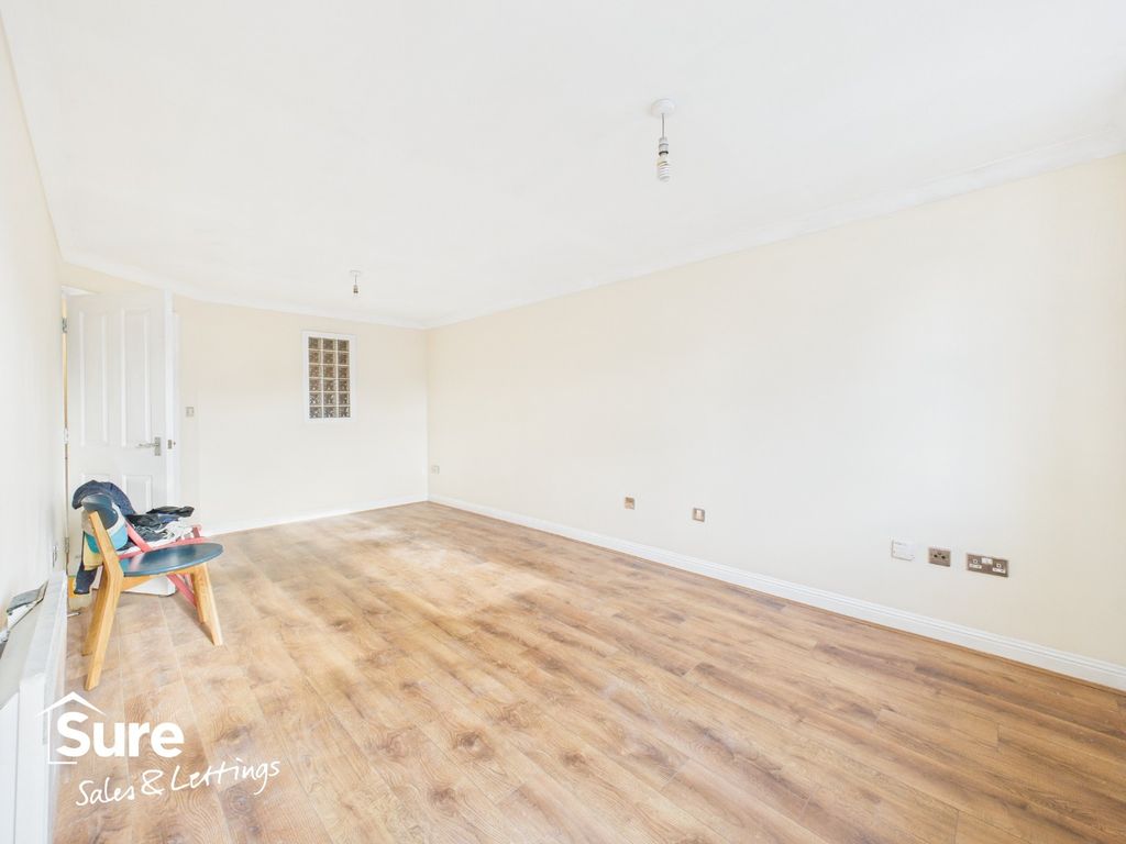 Property photo 2 of 12 4686802