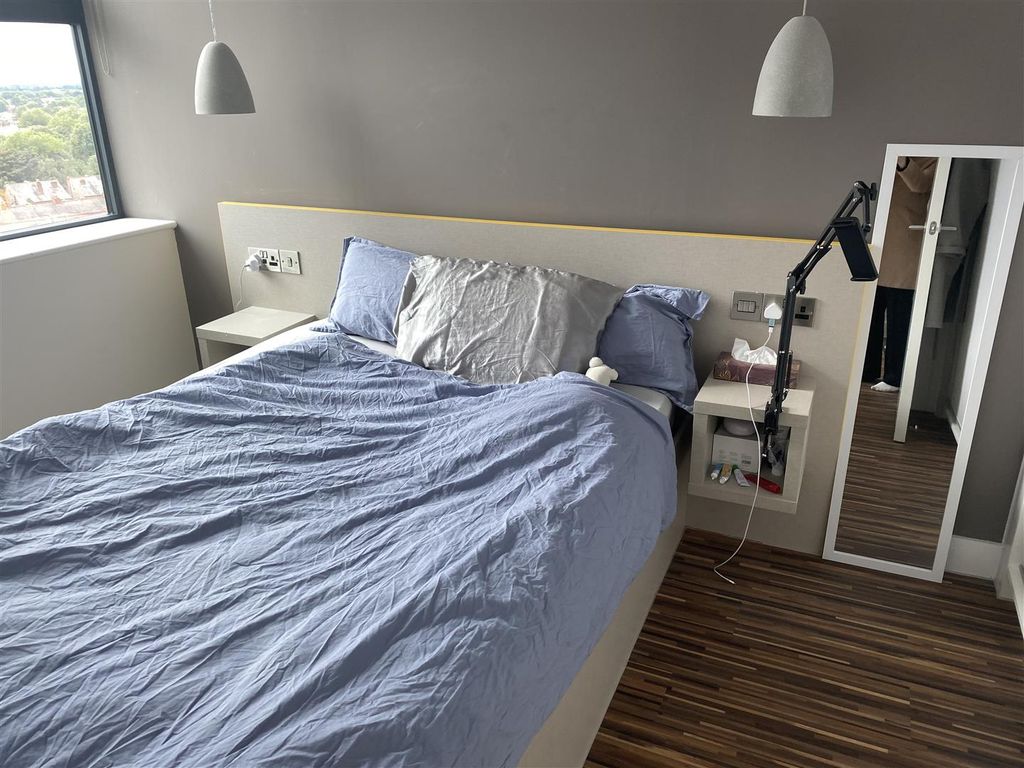 Property photo 2 of 7 Bed1.Jpg