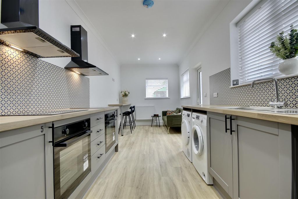 Property photo 2 of 9 5C1Bce5F-Efc2-4EE1-94E7-867506603336_1_201_A.Jpeg