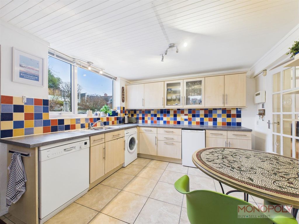 Property photo 3 of 28 Cam04439G0-Pr0218-Still015.Jpg