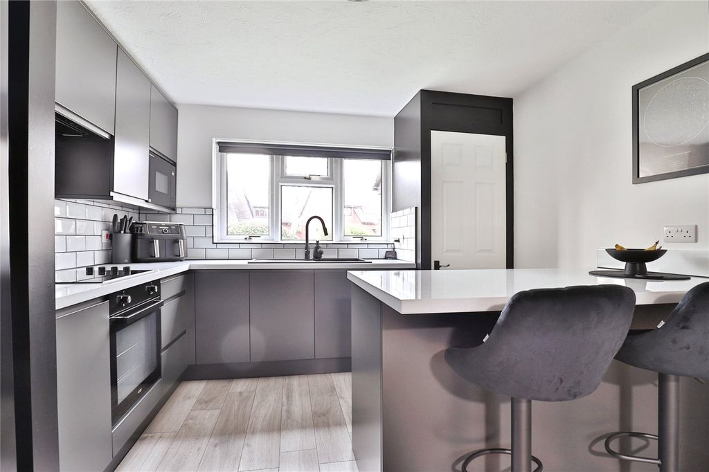 Property photo 1 of 18 Picture No. 09