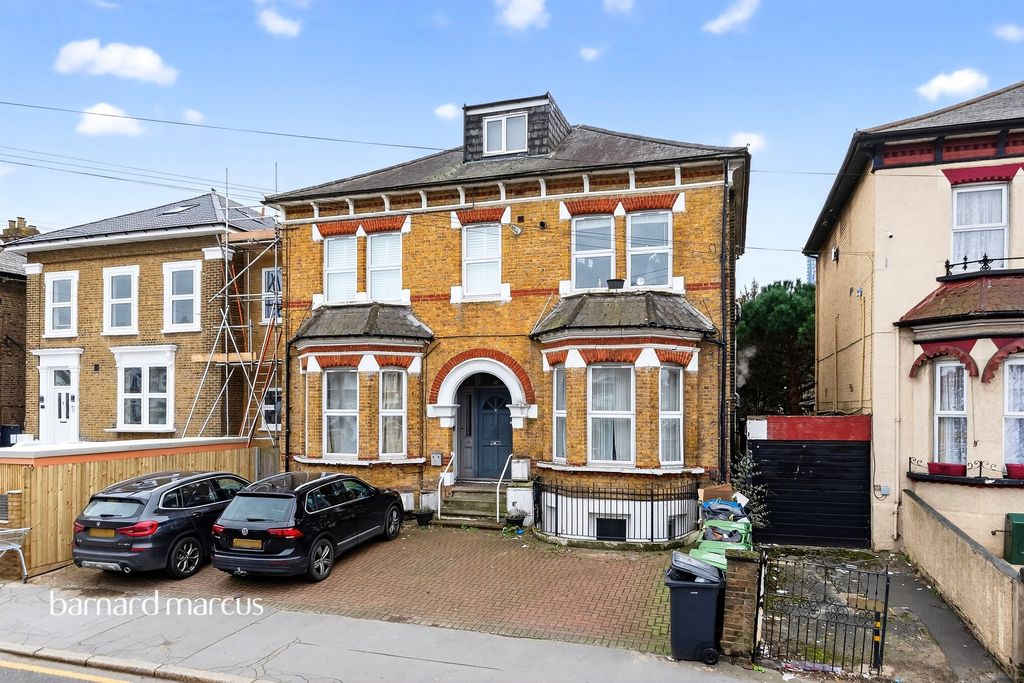 Property photo 2 of 20