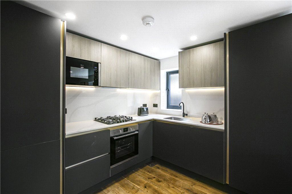 Property photo 3 of 17 Kitchen