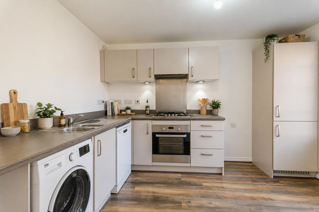 Property photo 3 of 14 Kitchen