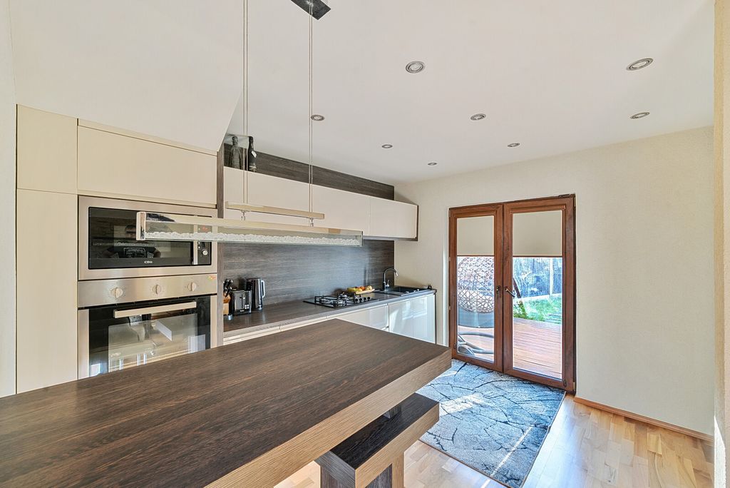 Property photo 3 of 14 1358788-25-68E3F1...